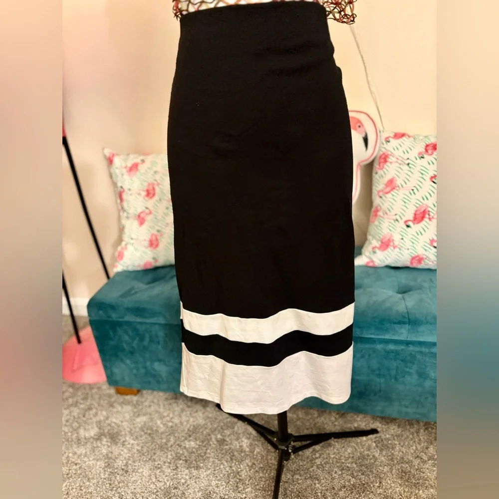 Eloquii Black Midi Skirt with White Stripe Hem - Picture 3 of 4